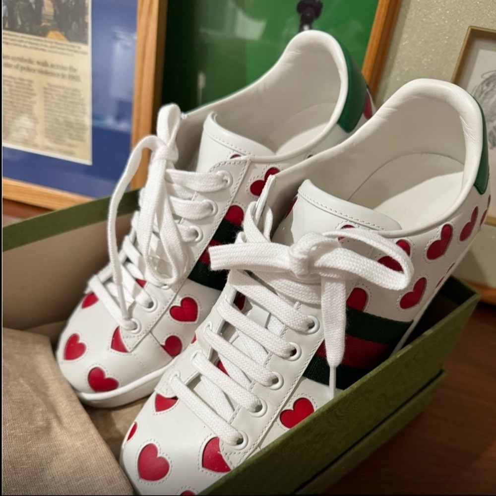 Gucci Sneakers, with hearts! Authentic